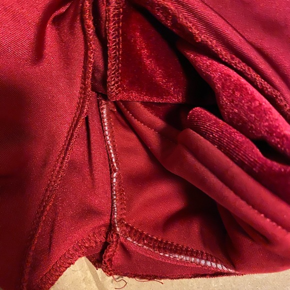 Speechless red velvet dress - Picture 8 of 8